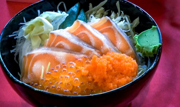 ▲親子鮭魚丼鮮甜美味，歡迎饕客前來品嘗。(圖片來源／記者 林佳儀)