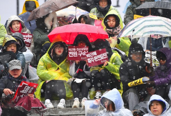 ▲ 南韓民眾怒火難抑，今天第五度在首爾集結示威遊行。(圖／法新社)