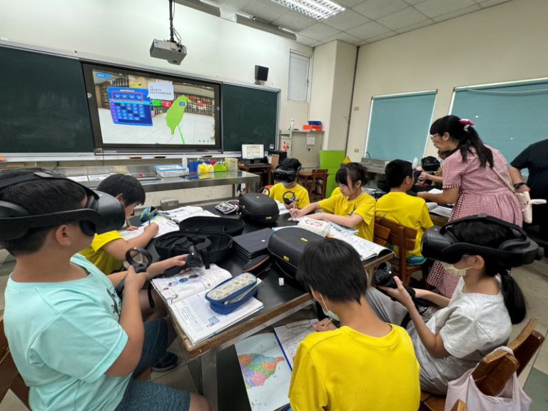 5G新科技學習示範學校公開觀議課　  竹市用科技助攻創新教育力