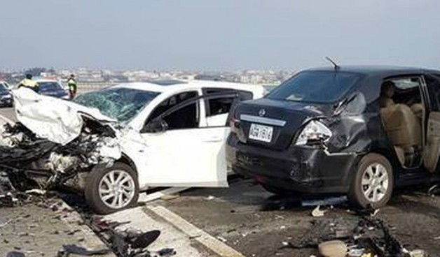 ▲ 搶快超車！ 澎湖跨海大橋兩車對撞　釀2死4傷。(圖／網路)